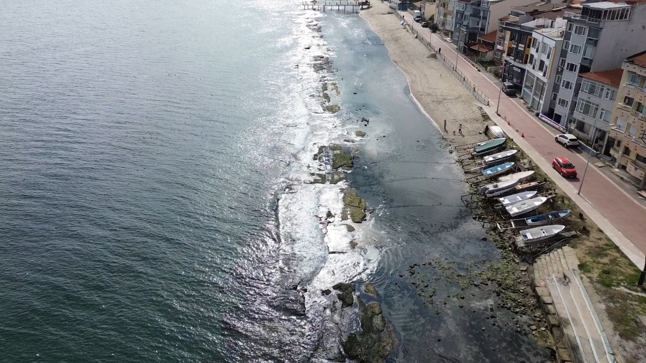 Marmara Denizi 10 metre çekildi, Kral Yolu ortaya çıktı