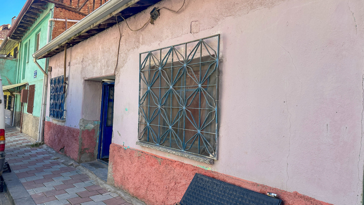 Taşınacağı evinden cenazesi çıktı: Oğlu sırtından bıçakladı