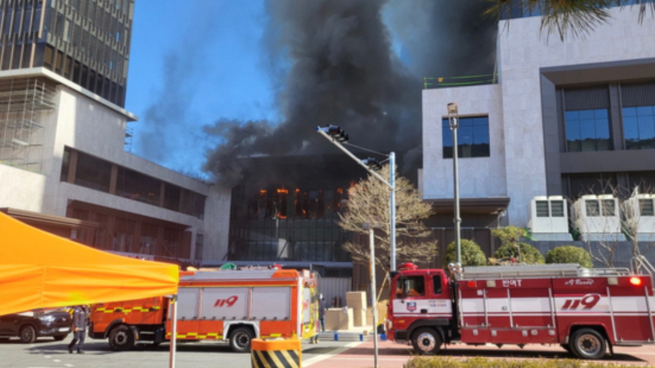 Otel inşaatında yangın: Çok sayıda ölü var