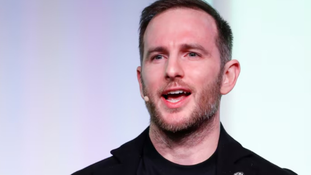 Milyarderler bir bir 'kamuyu küçültme' kurumuna katılıyor