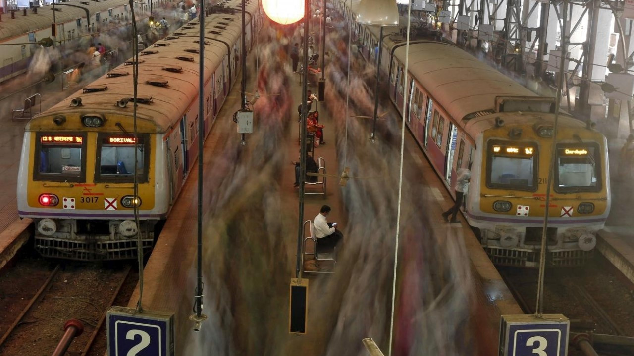 Tren istasyonunda kaos: En az 16 ölü