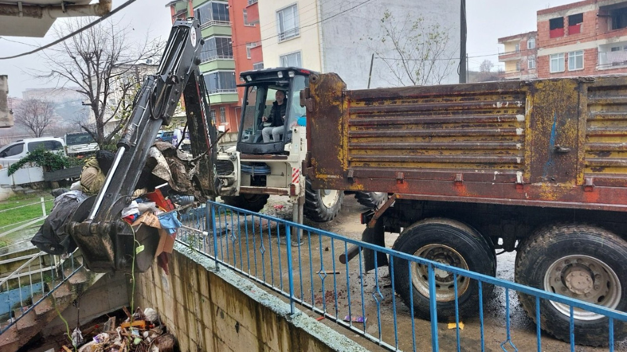 Evden 10 kamyon çöp çıktı