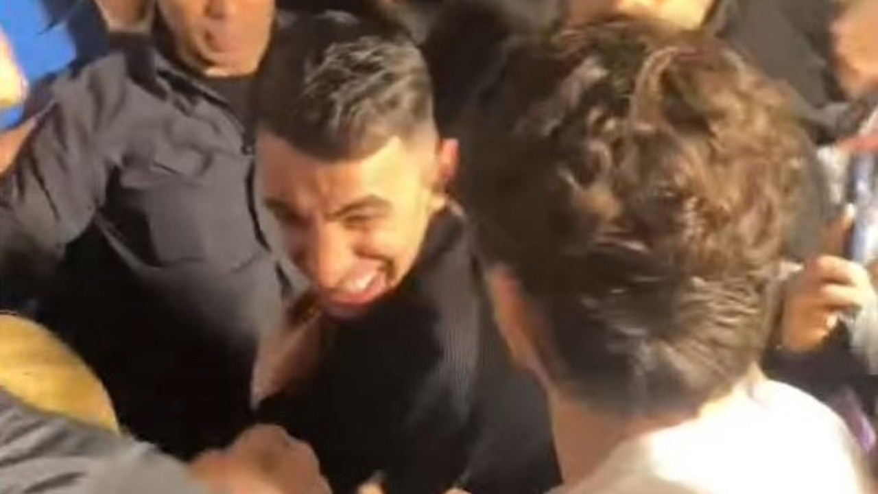 Film galasında izdiham: Kavgaya yangın tüpü sıktılar