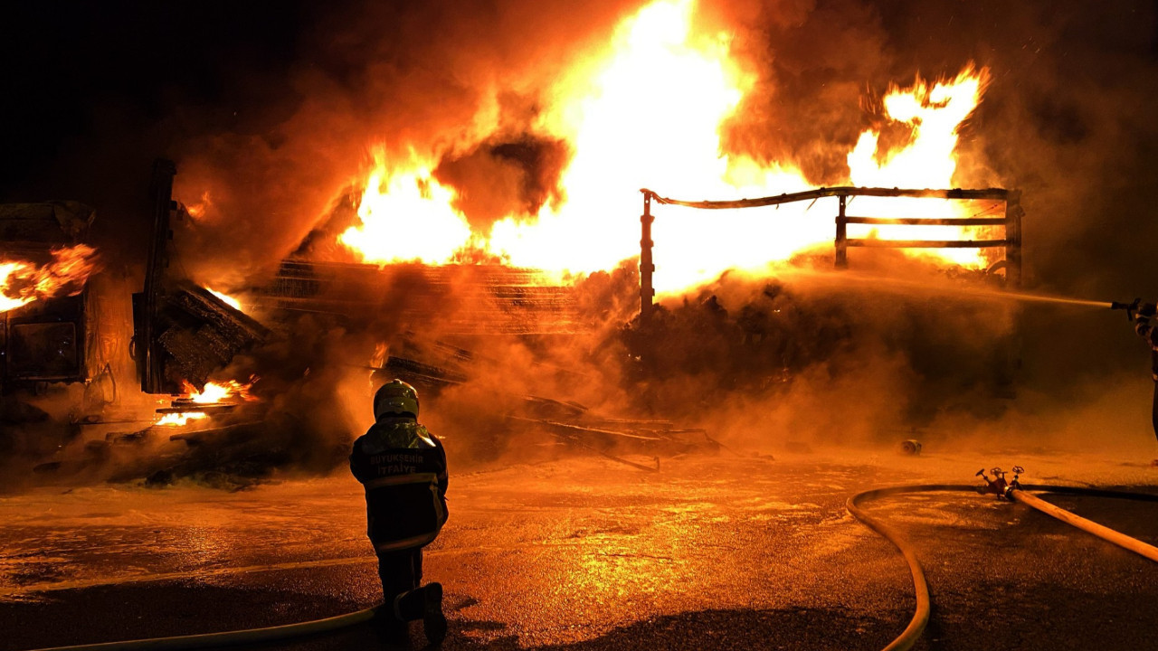 İplik TIR'ı alev alev yandı