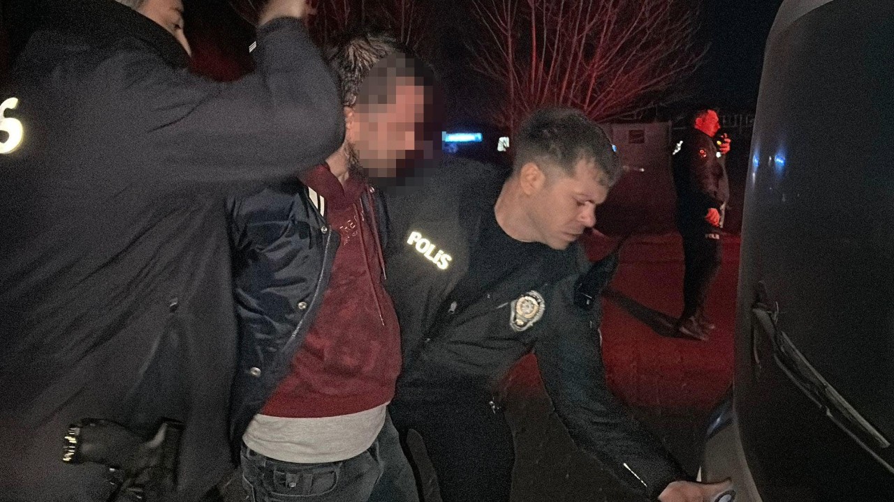 Polisten kaçıp kendini arabaya kilitledi ama cezadan kurtulamadı