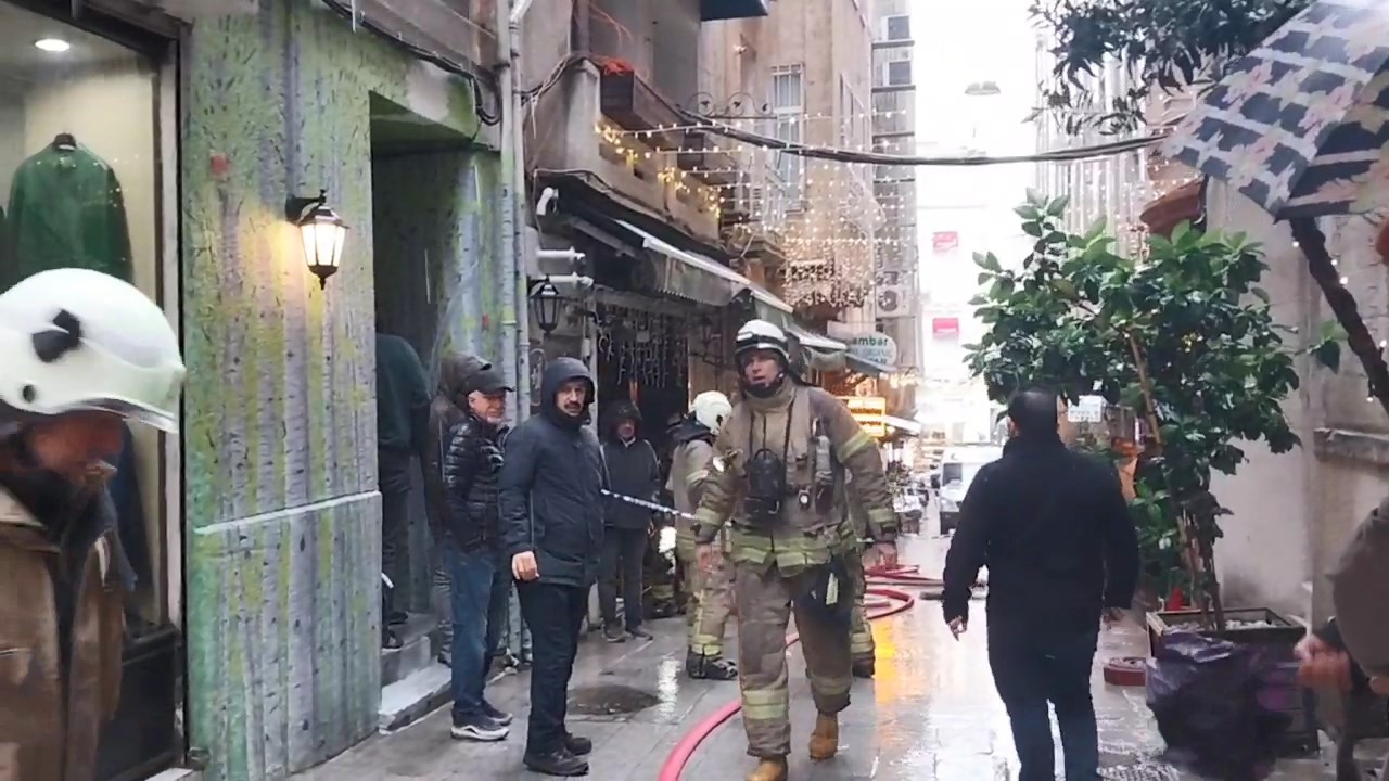 İstiklal Caddesi'ndeki restoranda yangın paniği