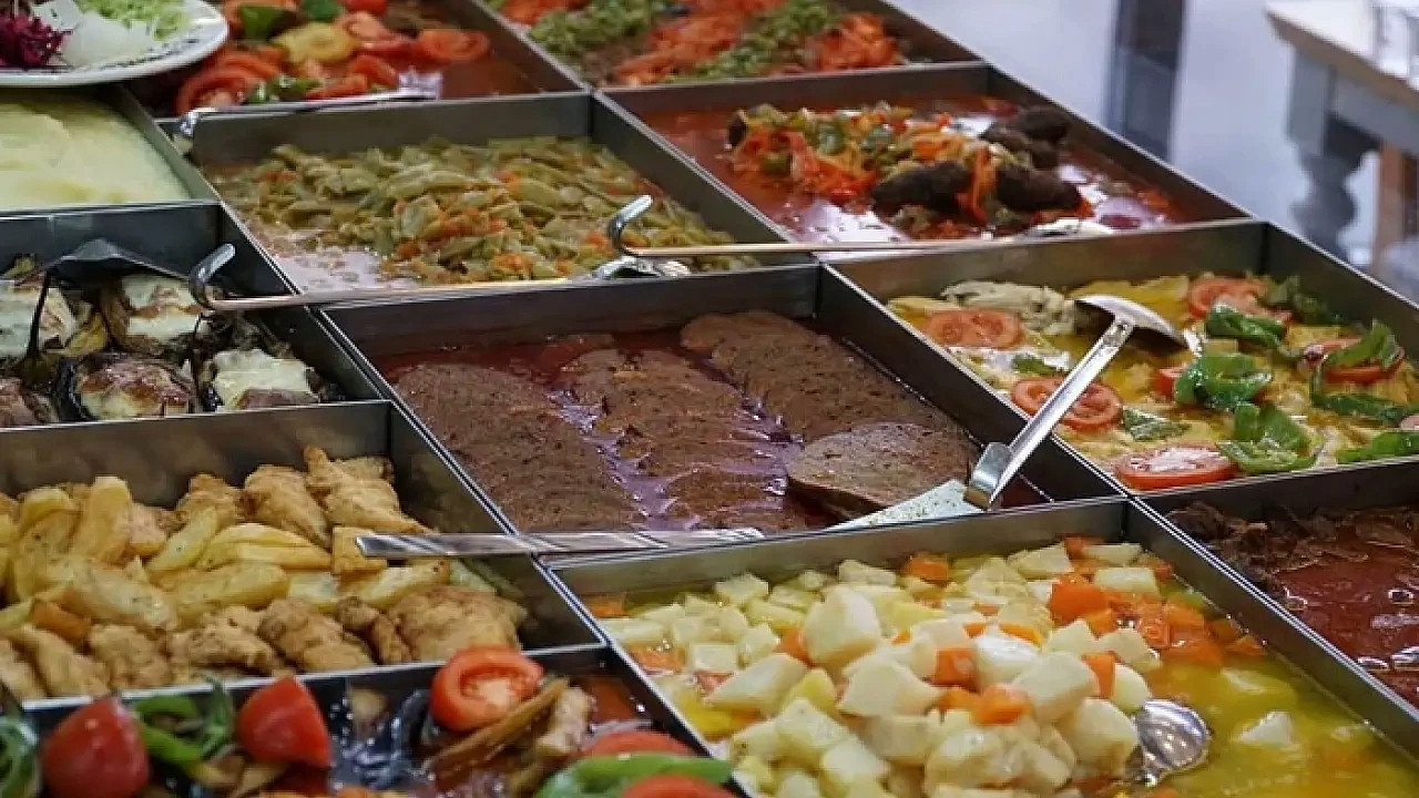 Bir Kent Lokantası daha açıldı: Dört kap yemeğin fiyatı 85 TL