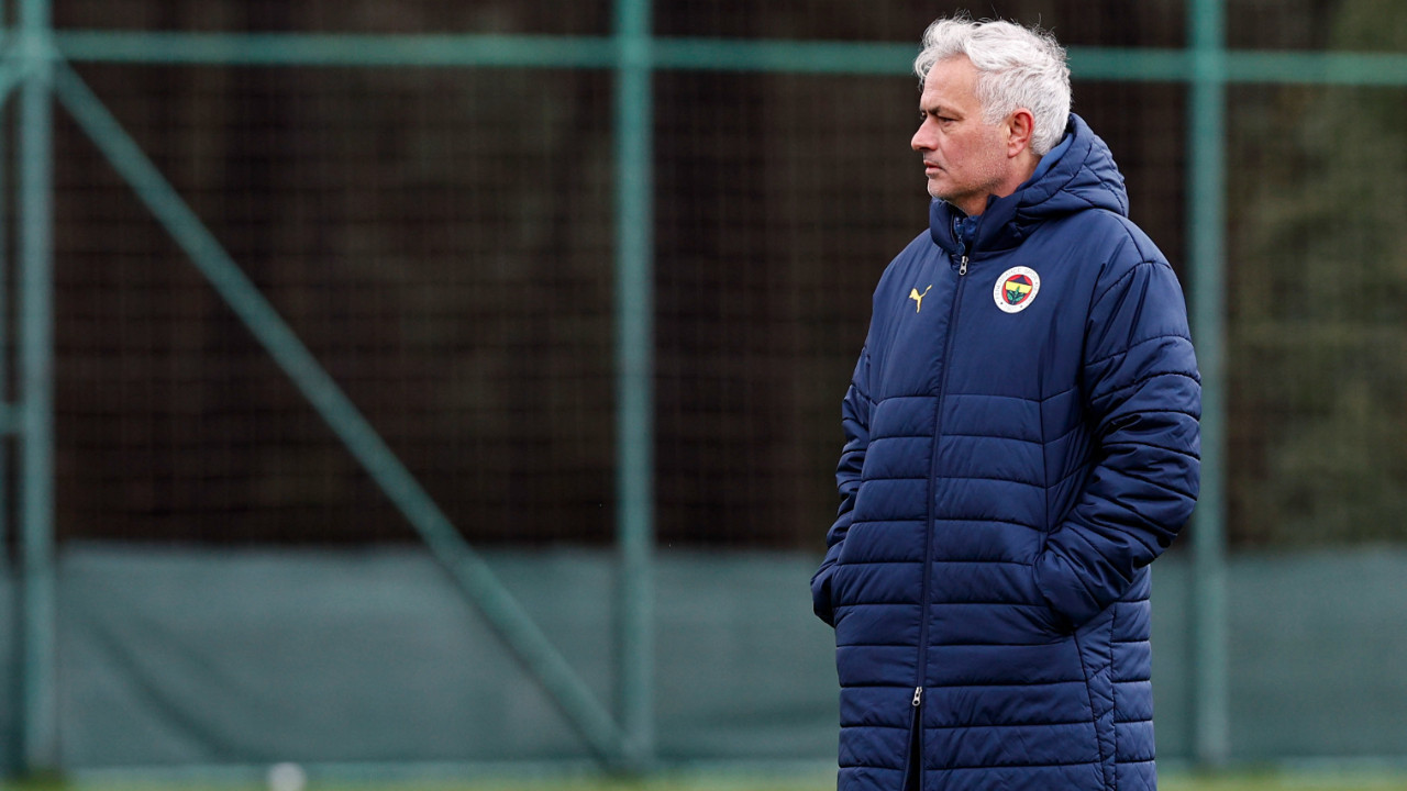 Mourinho'dan sürpriz hazırlığı: Kritik maç için 11'i belirledi