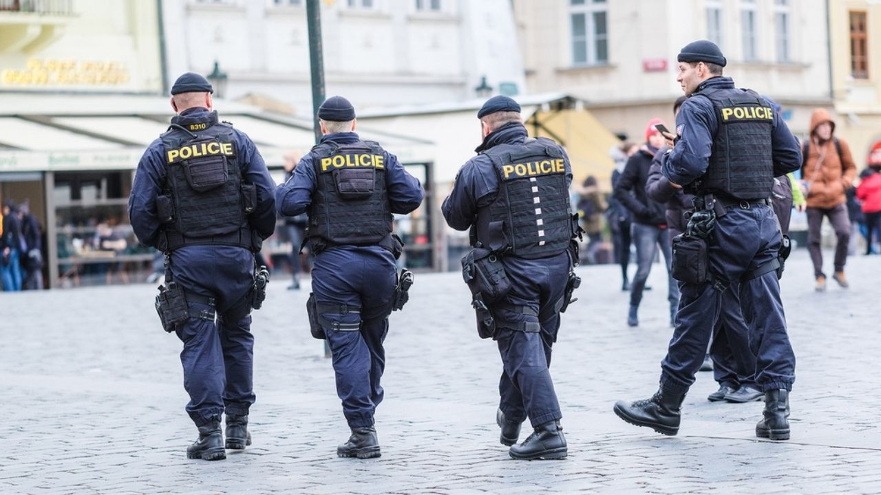 Çekya'da alışveriş merkezinde bıçaklı saldırı: 2 ölü