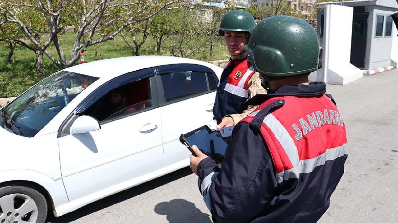 27 şehirde denetim: 144 kaçak göçmen yakalandı