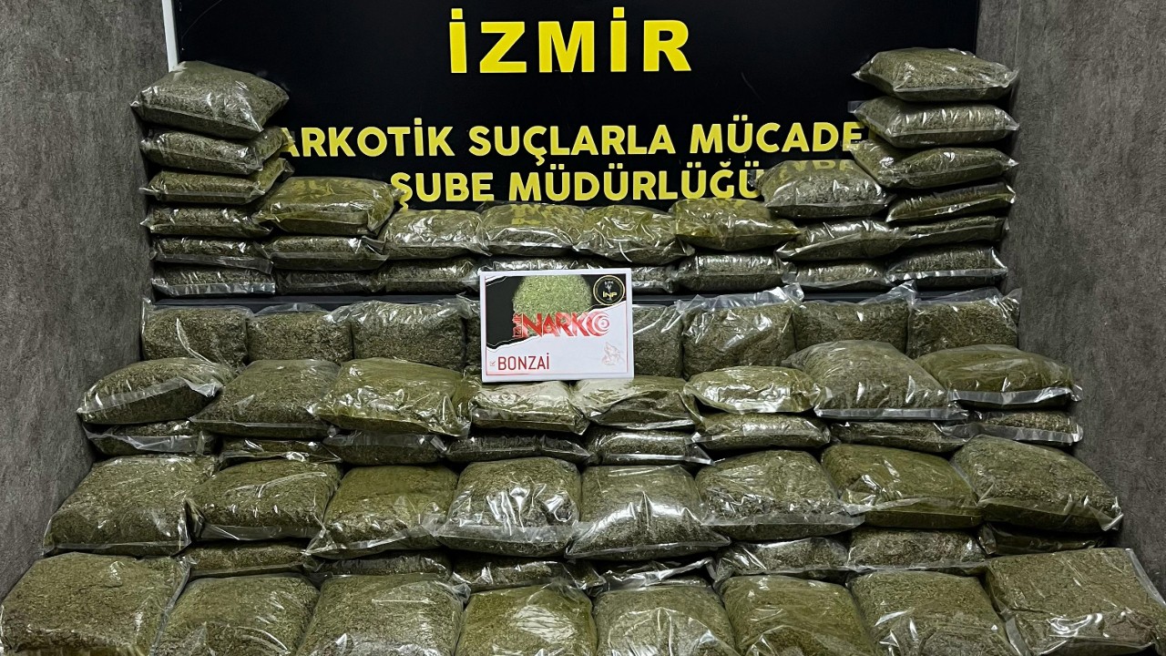 Merdivenin altından kilolarca uyuşturucu çıktı