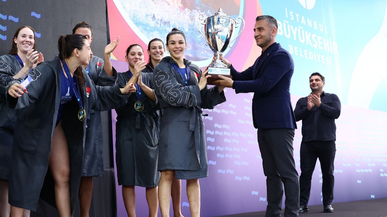 İzmir BŞB Sutopu Takımı, Galatasaray'ı devirdi ve şampiyon oldu!