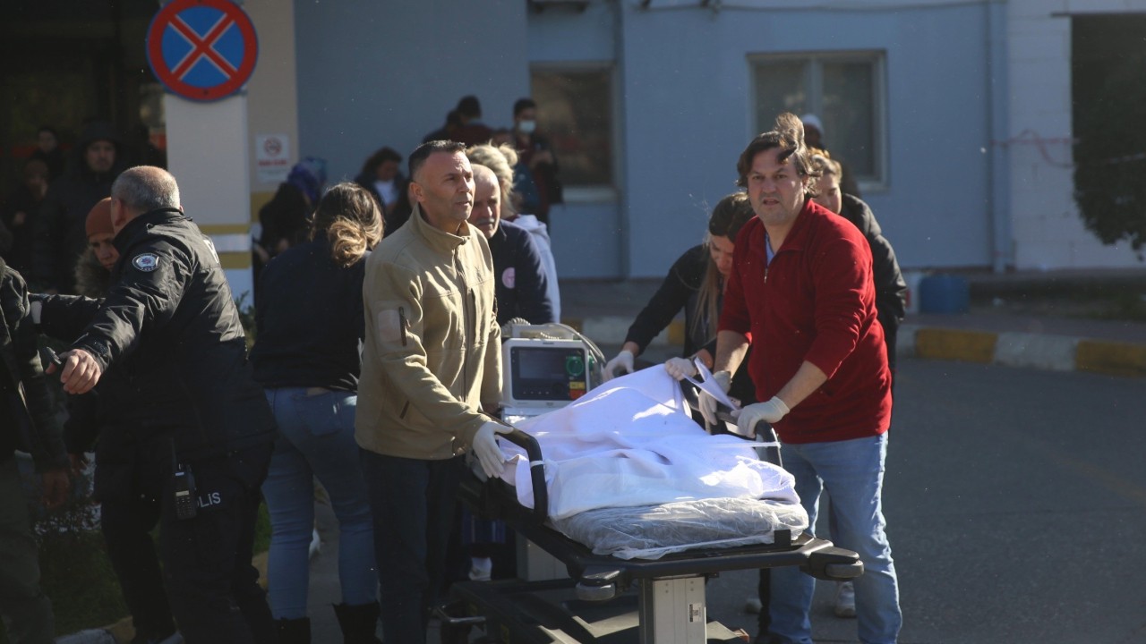 Park halindeki araç yandı, 5 yaşındaki çocuk ağır yaralı