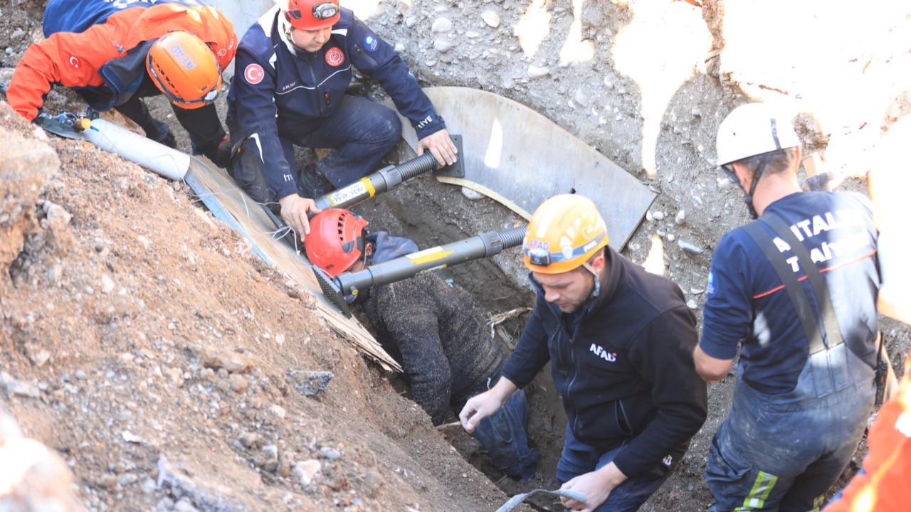 Ölümle burun buruna geldi: Kanalizasyon çalışmasında göçük