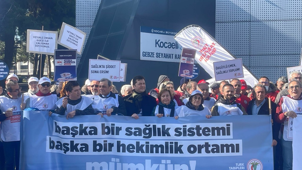 'Sağlık sistemi çöktü' diyen hekimler Ankara'ya yürüyor