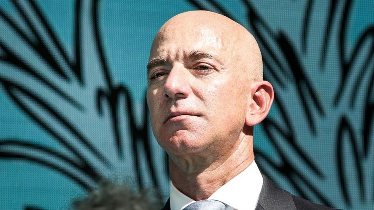 Jeff Bezos'u eleştiren köşe yazarı işinden oldu