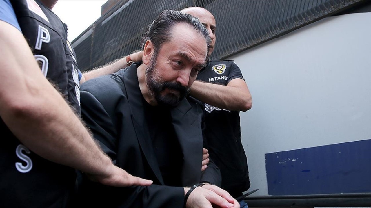 Adnan Oktar, üç suçtan beraat etti