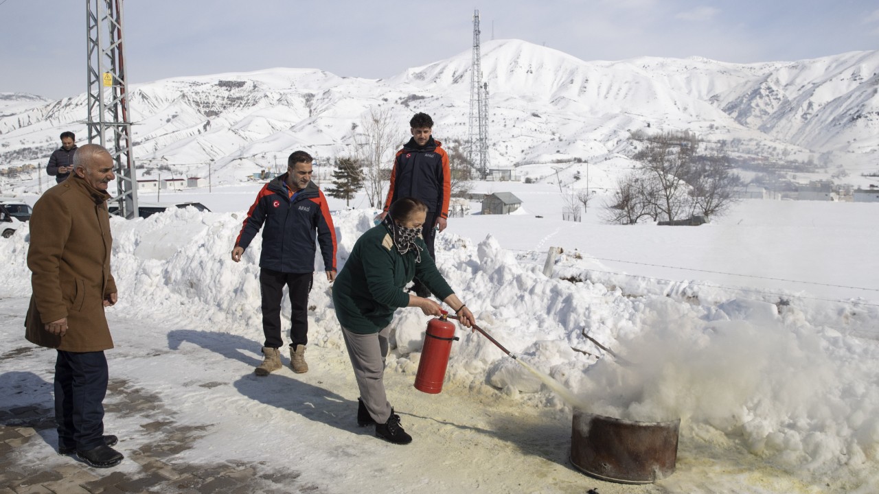 Konteyner kentlerde kalanlara yangın eğitimi