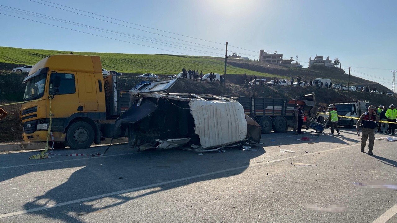 Hatay'da feci kaza: 6 ölü, 8 yaralı