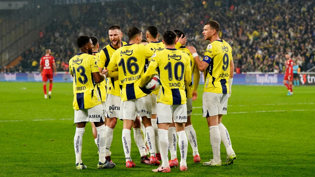 Fenerbahçe Antalyaspor'u rahat geçti, şampiyonluk umutlarını yeşertti