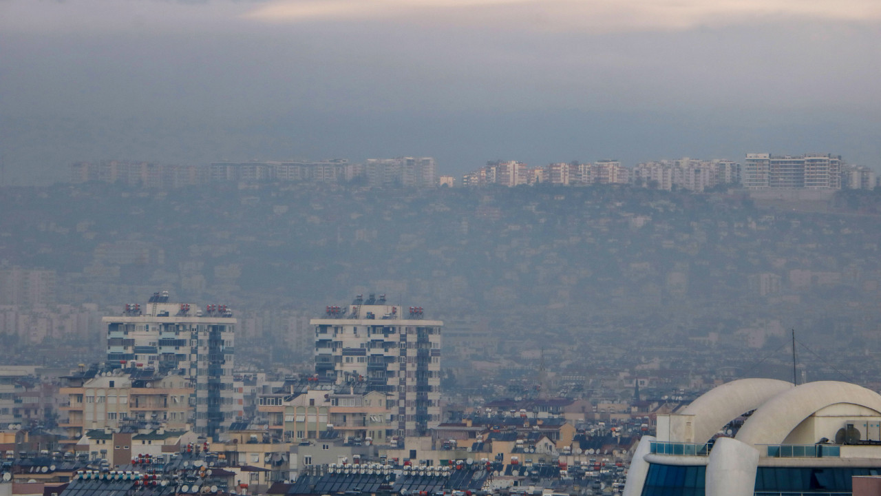 Antalya’nın havası tehlike çanları çalıyor! 204 gün kirli hava solundu
