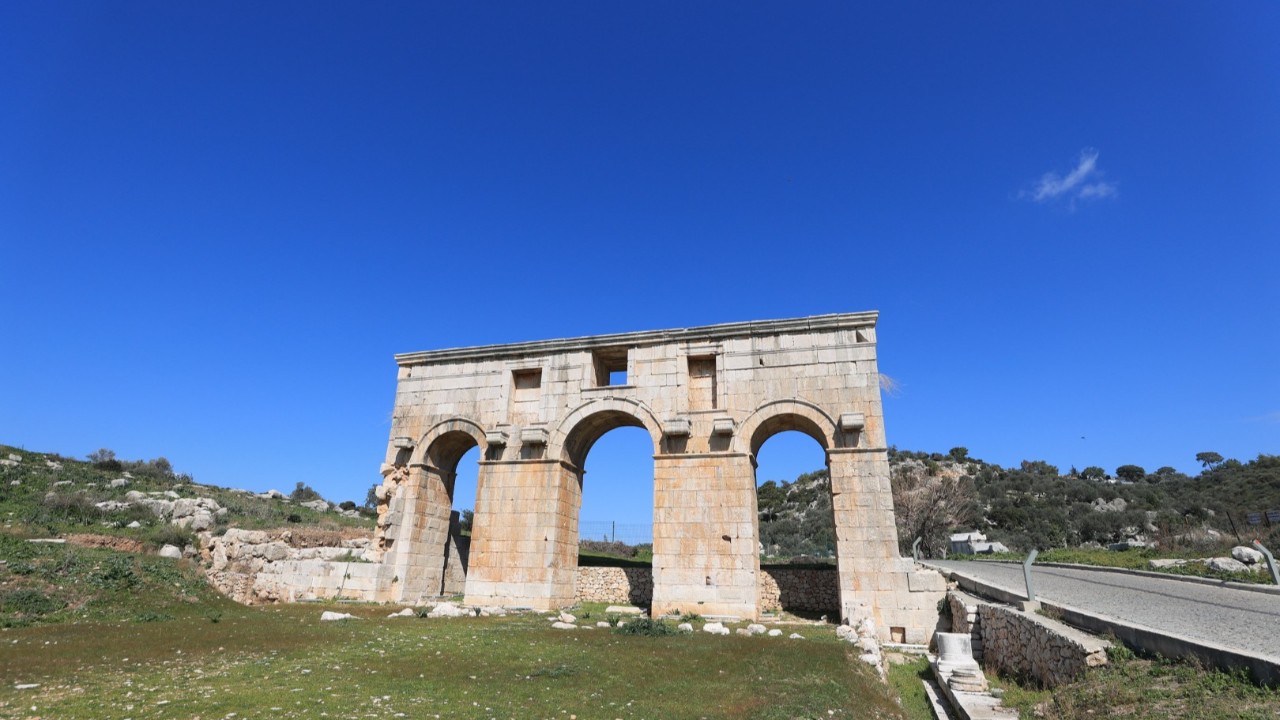 Patara'nın simgesi kent kapısından yüzyıllar sonra yeniden su akacak