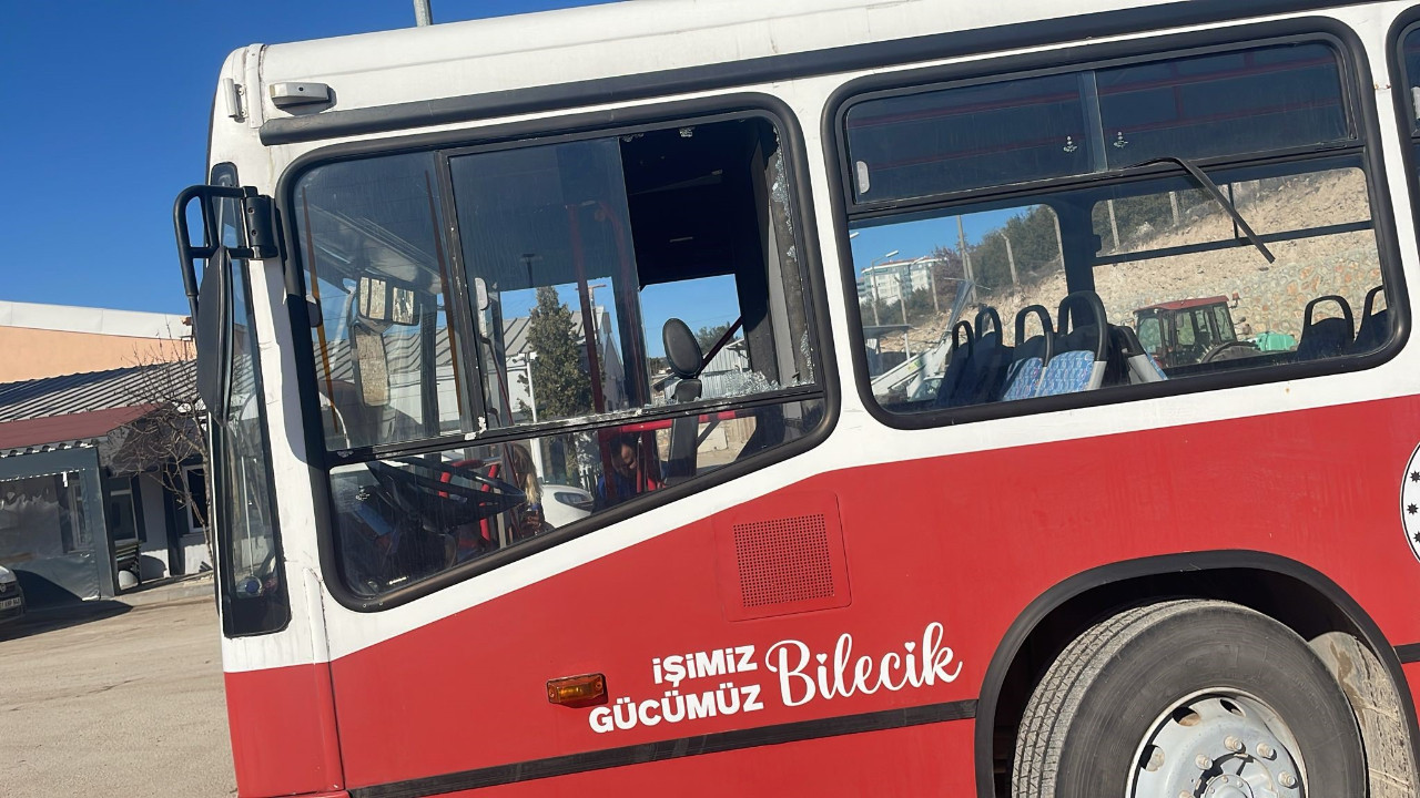 Dolmuşçular belediye otobüsüne taşla saldırdı
