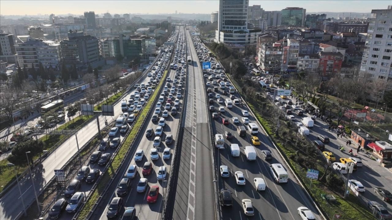 İstanbul'da trafik kilitlendi