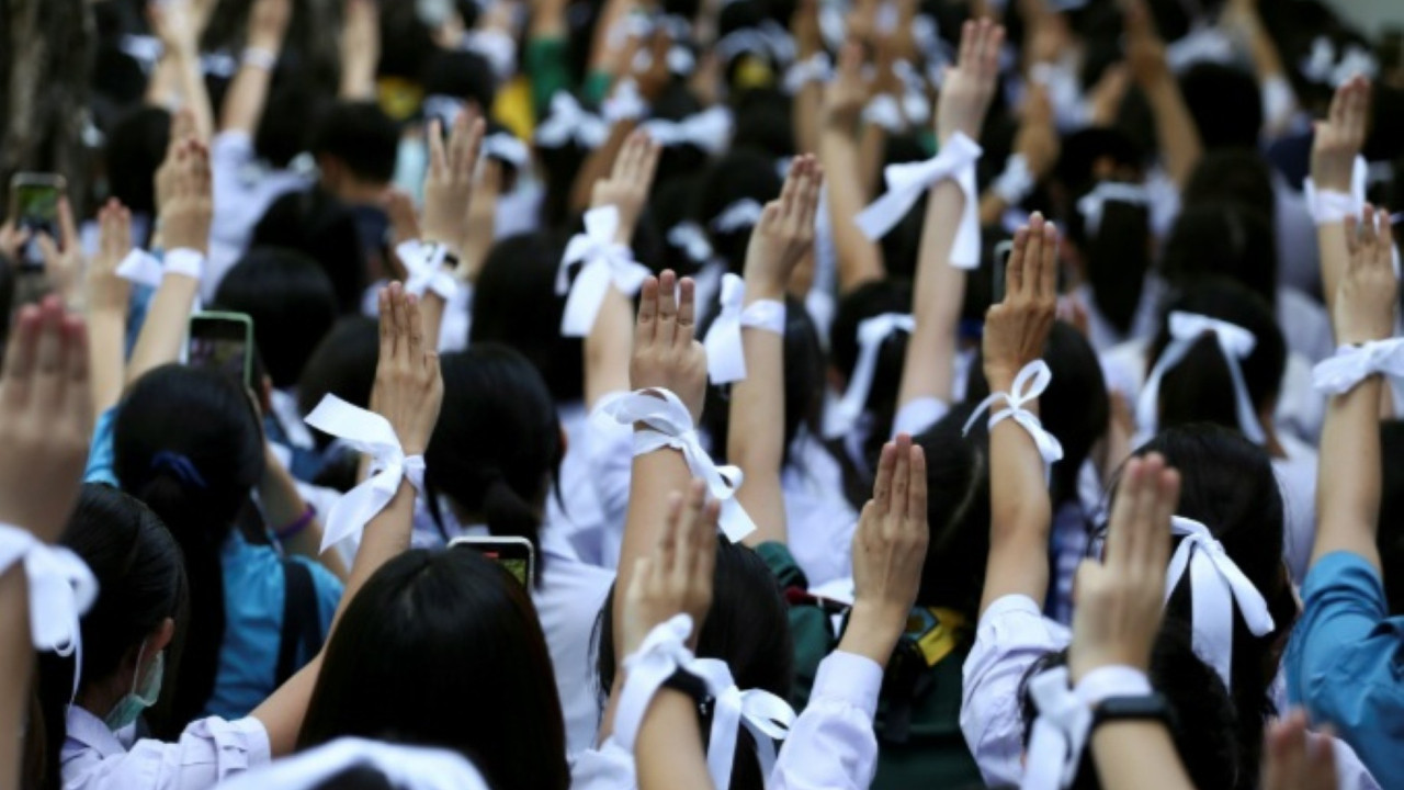 Öğrencilere 'saç uzatma' izni