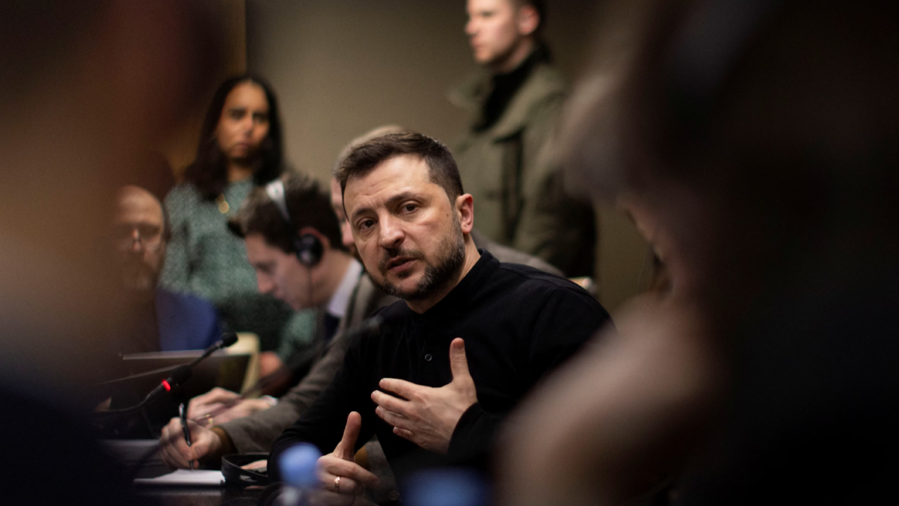 Zelenskiy'e iki koldan savaş açtılar: 'Büyük farkla yenilecek'