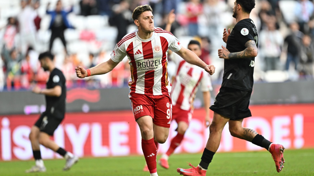 Rizespor’dan Antalya’da şok yenilgi: Önde götürdüğü maçı son 10 dakikada verdi