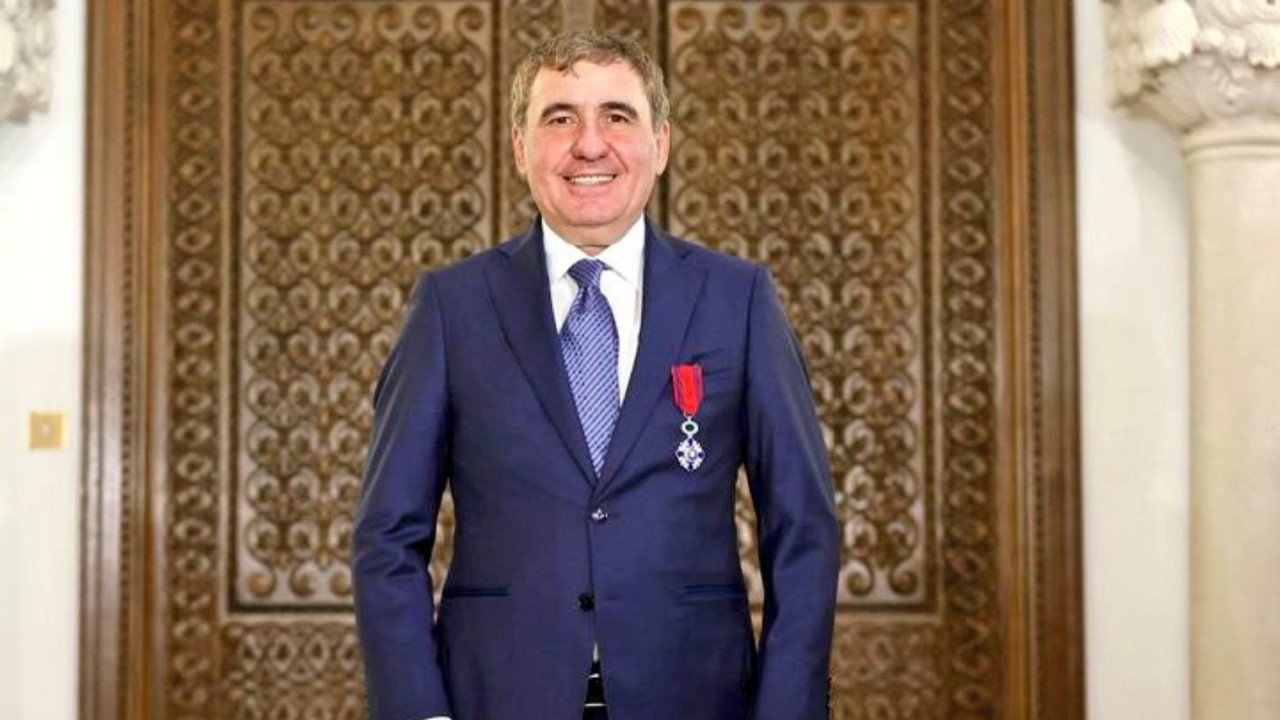 Gheorghe Hagi'ye Romanya'da şövalye unvanı