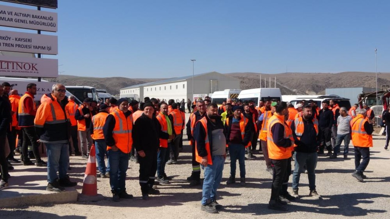 Hızlı tren inşaatında çalışan işçiler maaşları eksik yatınca iş bıraktı