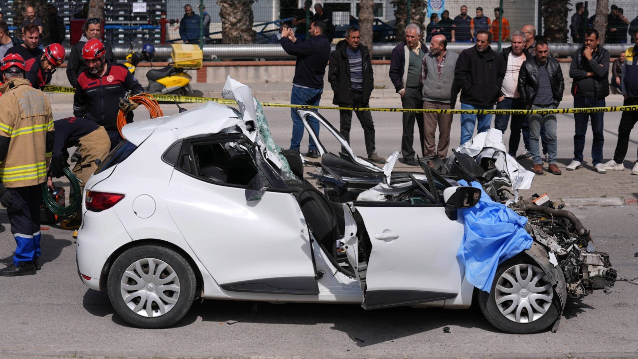 TIR'a çarpan aracın sürücüsü öldü