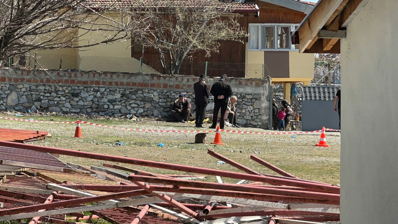 Üç bilezik için yaşlı kadını öldürüp yaktılar