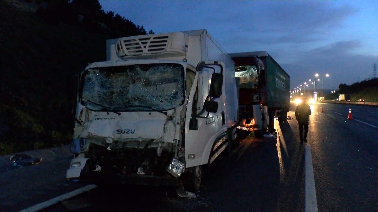 Kamyon TIR'a, başka bir TIR kamyona çarptı: 2 yaralı