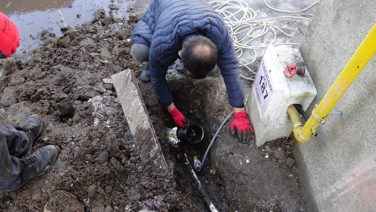 Kars'ta içme suyu şebekesi hatları dondu