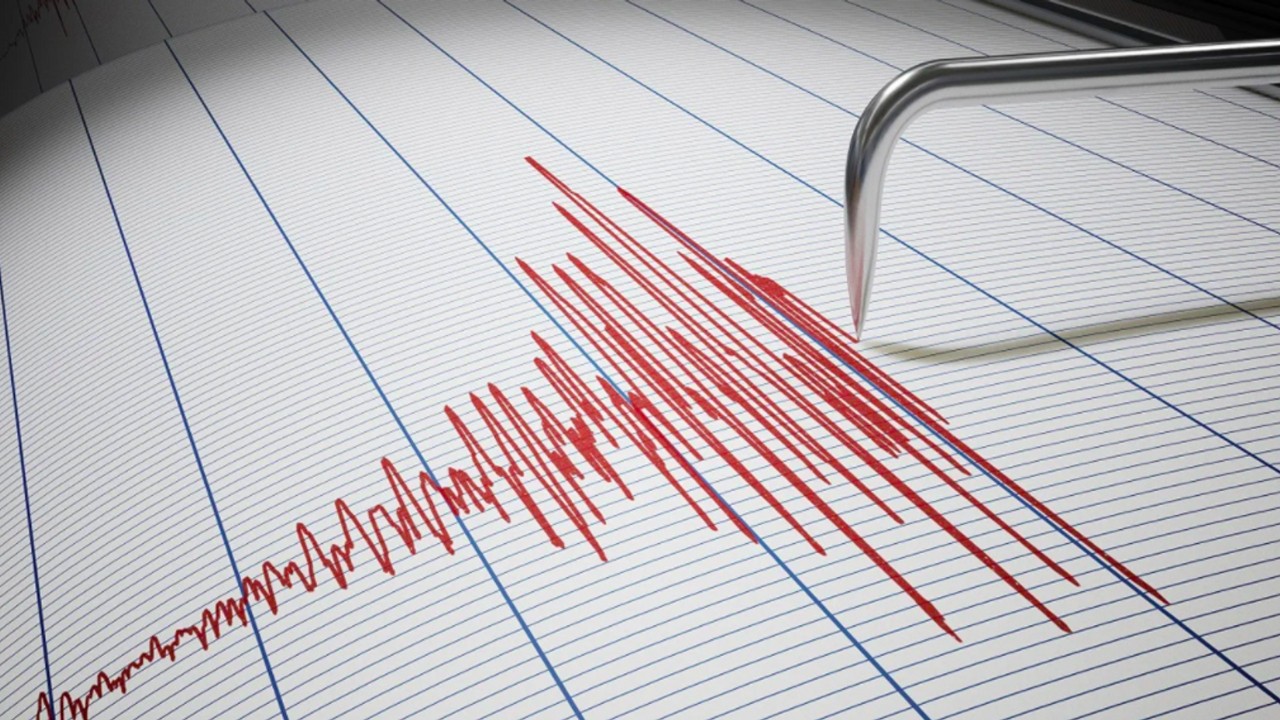 Endonezya'da 6 büyüklüğünde deprem