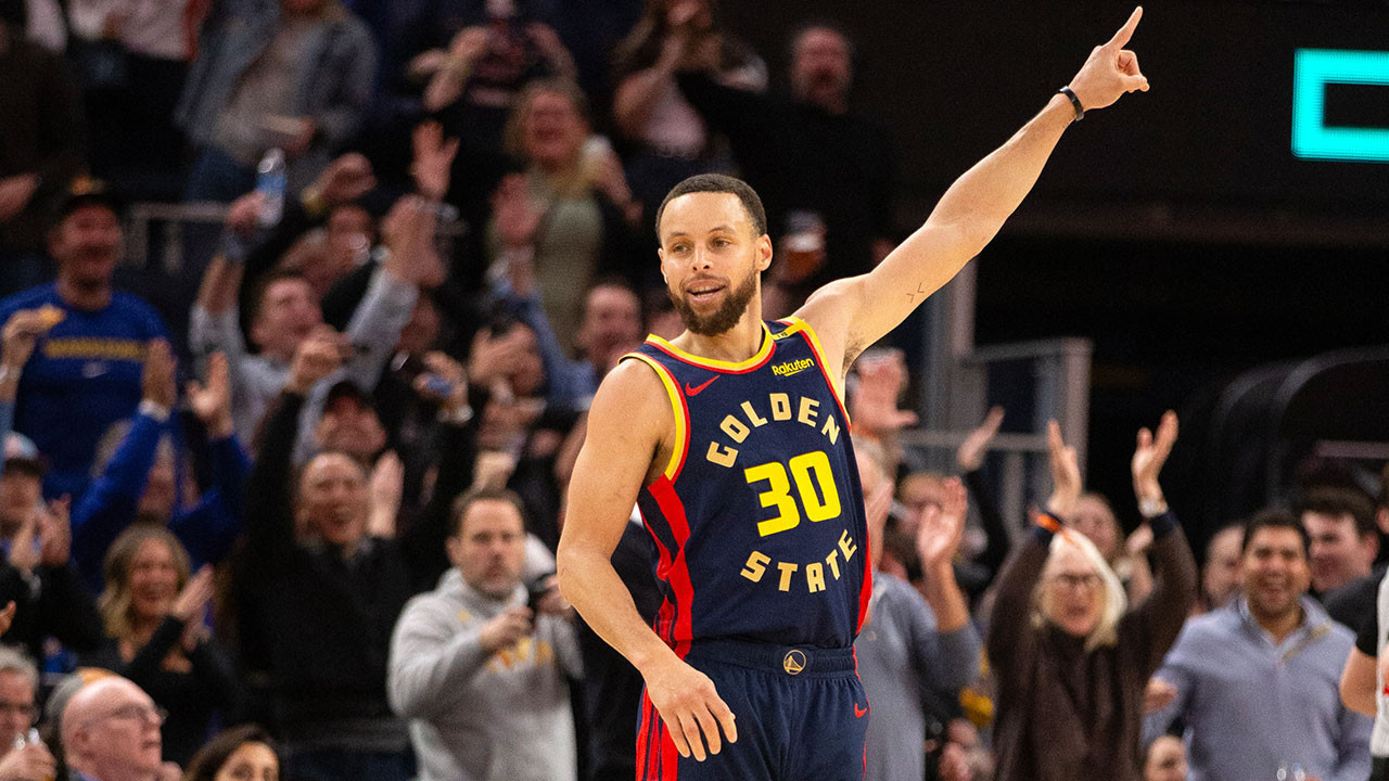Stephen Curry, NBA tarihine geçti: Üçlük kralı oldu