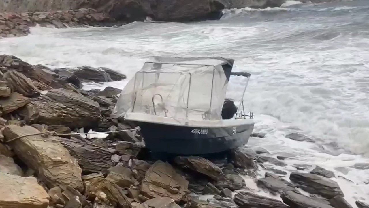 Fırtınada Balıkesir'den sürüklenen tekne Çanakkale'de bulundu