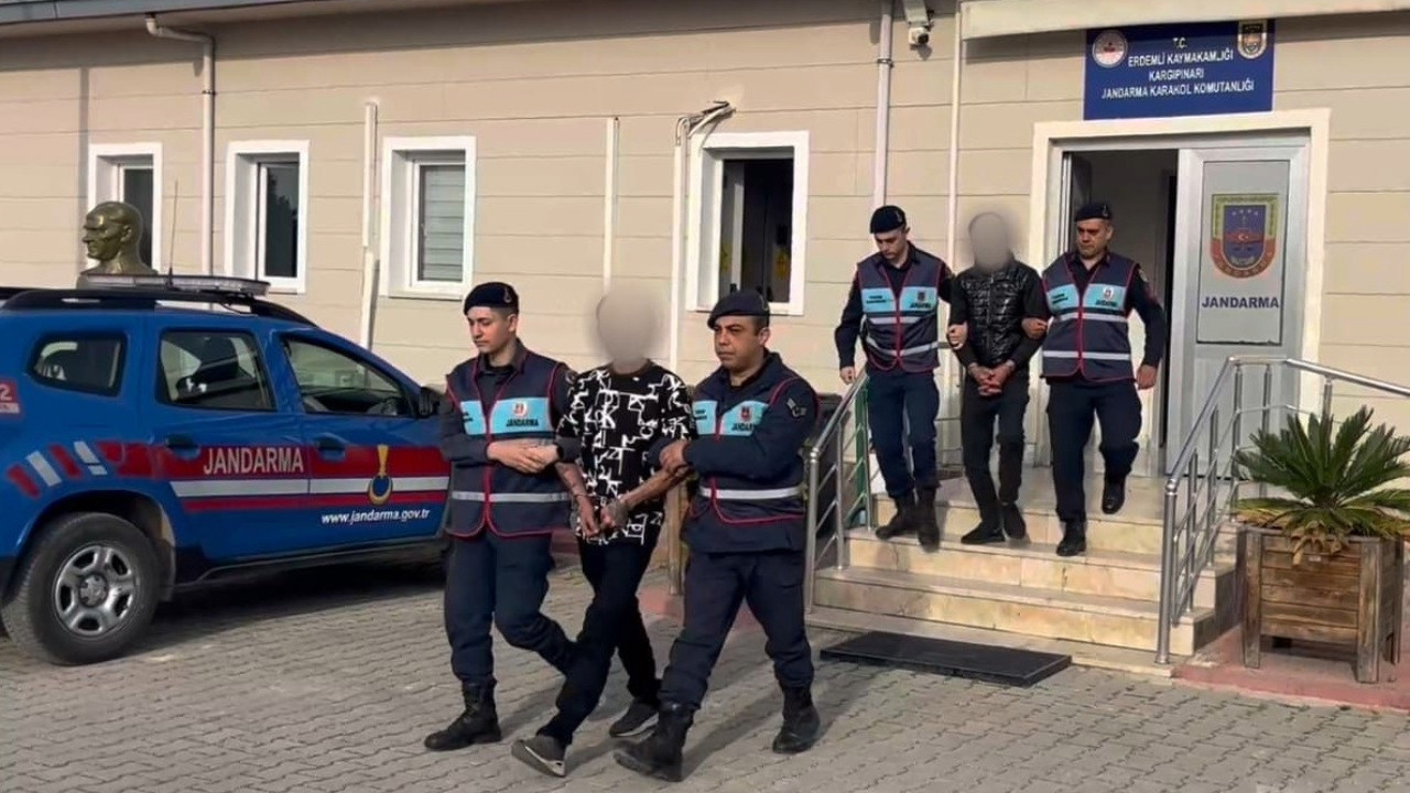 Aranan hükümlü ikiz kardeşinin kimliğiyle gizlenmiş