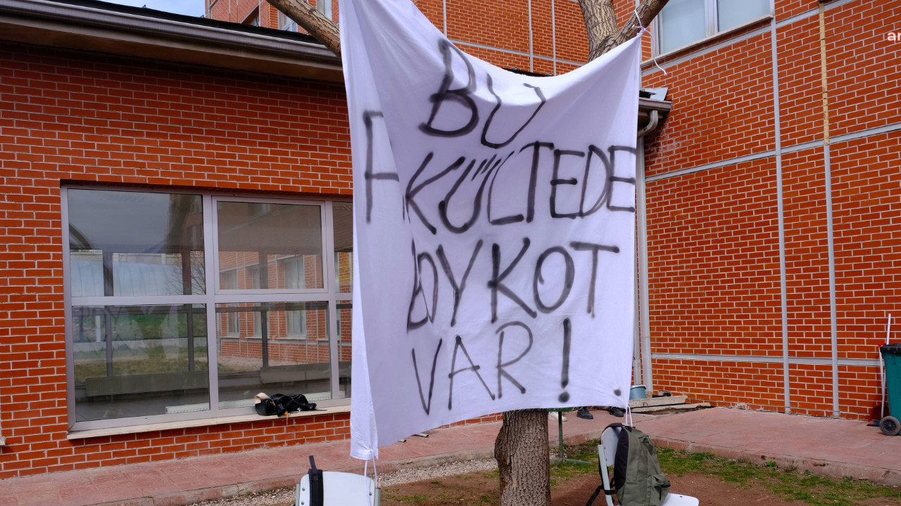 Akademisyenler de boykota katılıyor