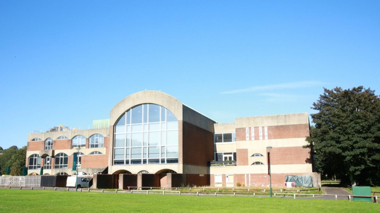 Üniversiteye dudak uçuklatan 'ifade özgürlüğü' cezası