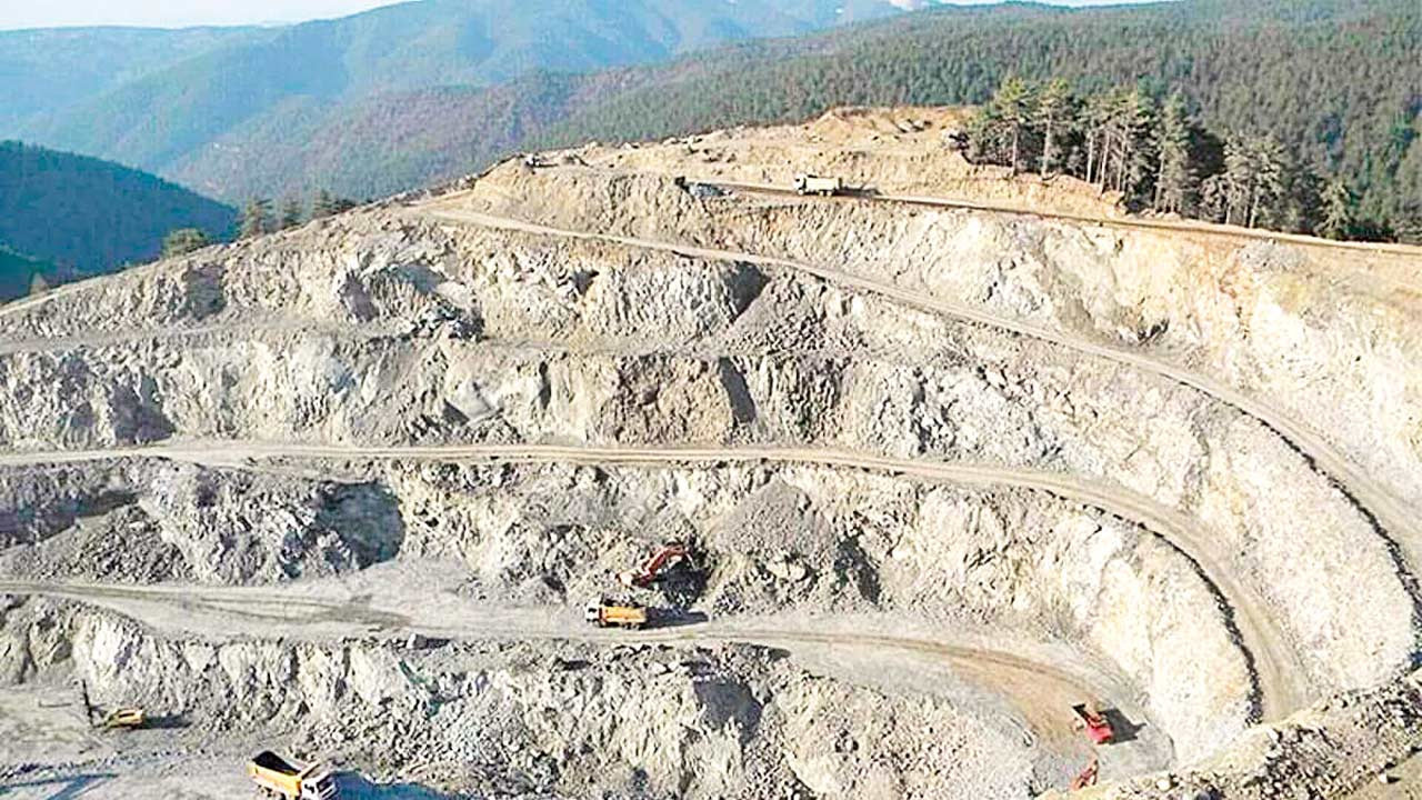 Hatay deprem sonrası madene teslim oldu