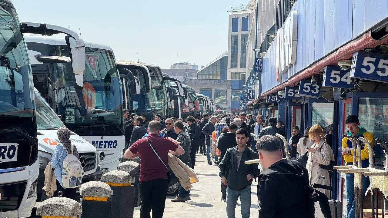 Otogarlar tıklım tıklım