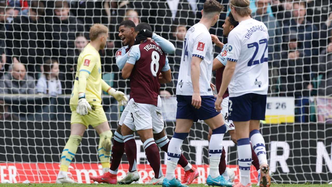Rashford duble yaptı: Aston Villa 68 yıl sonra hedefe kitlendi