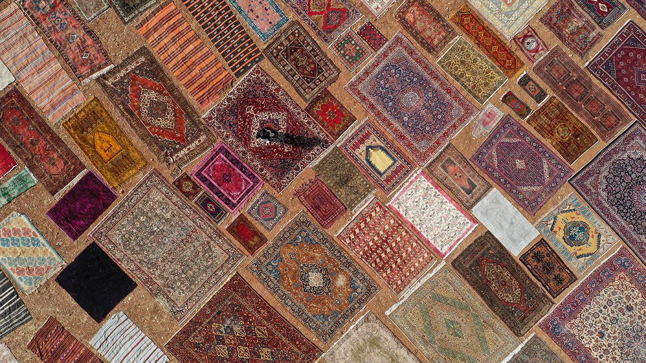 Halıdaki lekeye deterjan dökmeyin