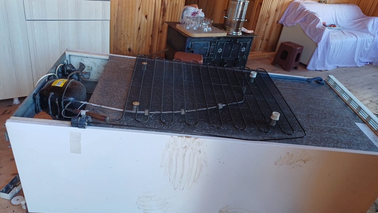 Ayılar yayla evlerini darmaduman etti