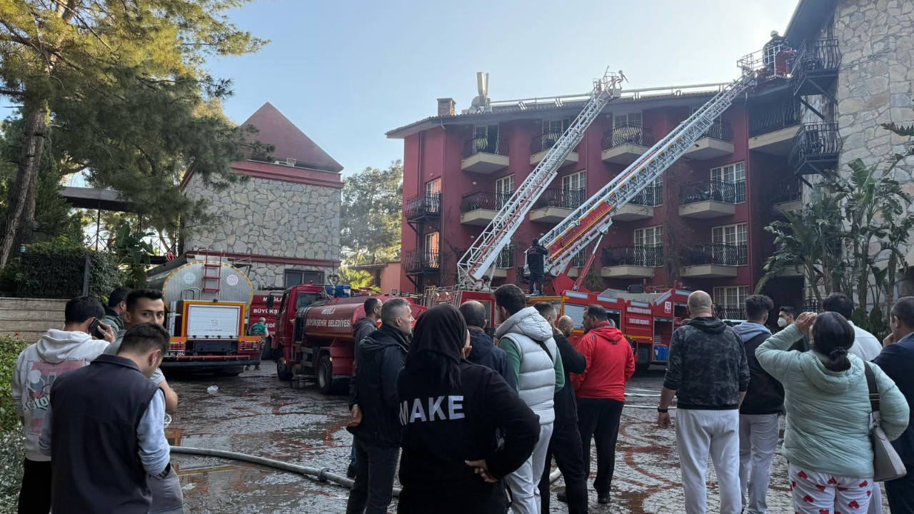 Marmaris'te otel yangını: 15 yaralı, 685 tahliye