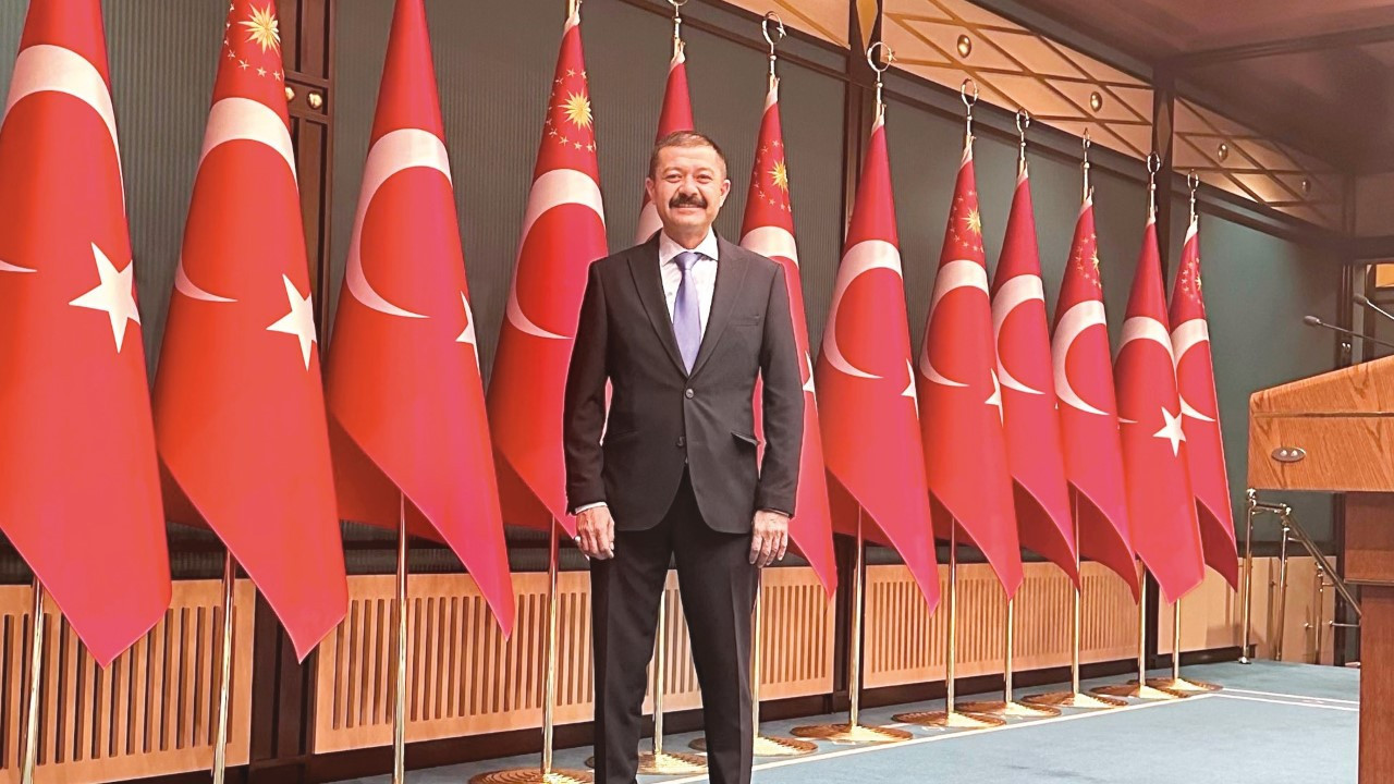 Devletin gençlik müdürü sanatçılara ‘mal’ dedi